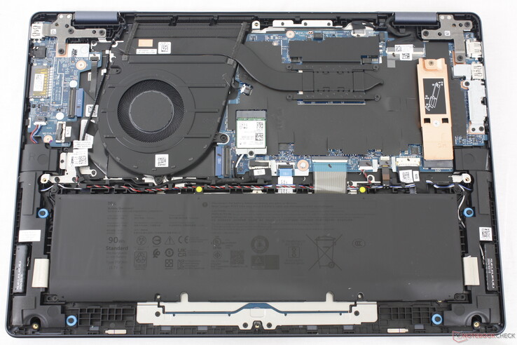 Karşılaştırma için Dell Inspiron 16 Plus 7640 2'si 1 arada
